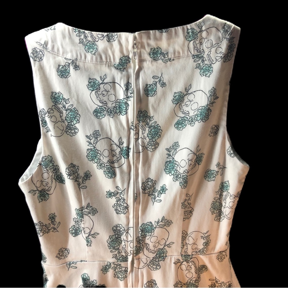 Hot Topic ๐
๐
ฆ๐
๐
ฃ Skulls & Floral Design Pinup-Rockabilly Dress Size S - Picture 8 of 12